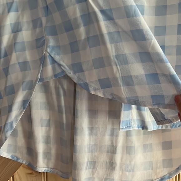 Gingham button down 💙🤍 - Picture 3 of 4